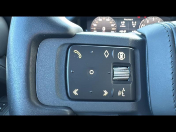 Photo 28 du bon plan LAND-ROVER Defender 110 2.0 P400e X-Dynamic HSE occasion à 85990 €