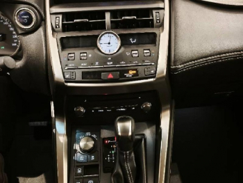 Photo 15 du bon plan LEXUS NX 300h 4WD Luxe Toit Panoramique occasion à 30990 €