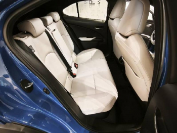 Photo 13 du bon plan LEXUS UX 250h Luxe 2WD Pack Technologie occasion à 32990 €