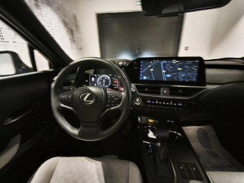 Photo 14 du bon plan LEXUS UX 250h Luxe 2WD Pack Technologie occasion à 32990 €