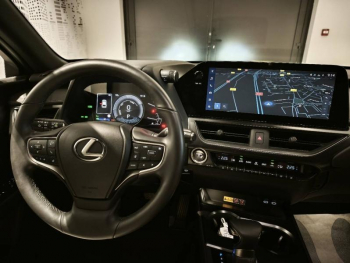 Photo 15 du bon plan LEXUS UX 250h Luxe 2WD Pack Technologie occasion à 32990 €