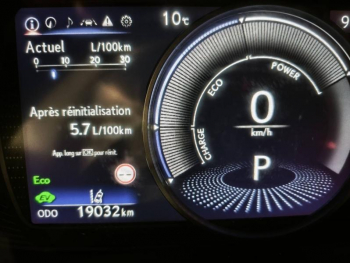 Photo 17 du bon plan LEXUS UX 250h Luxe 2WD Pack Technologie occasion à 32990 €
