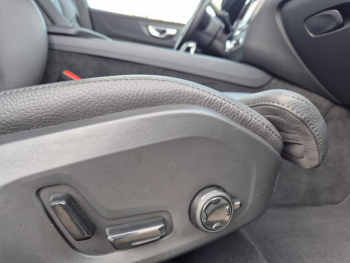 Photo 24 du bon plan VOLVO V60 B4 197ch Plus Style Dark DCT 7 occasion à 42890 €