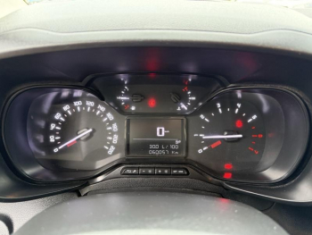 Photo 16 du bon plan TOYOTA PROACE CITY Medium 100 D-4D Business RC21 occasion à 15480 €