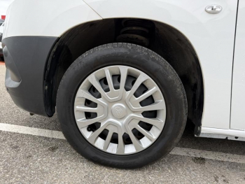 Photo 23 du bon plan TOYOTA PROACE CITY Medium 100 D-4D Business RC21 occasion à 15480 €