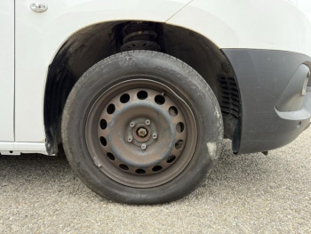 Photo 25 du bon plan TOYOTA PROACE CITY Medium 100 D-4D Business RC21 occasion à 15480 €