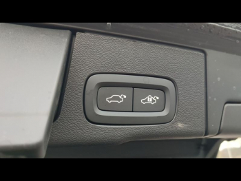 Photo 15 du bon plan VOLVO XC60 T6 Hybride Rechargeable 253 + 145ch Ultra Style Dark Geartronic 8 AWD occasion à 69990 €