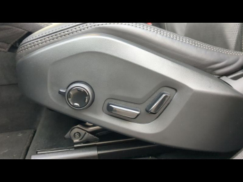 Photo 22 du bon plan VOLVO XC60 T6 Hybride Rechargeable 253 + 145ch Ultra Style Dark Geartronic 8 AWD occasion à 69990 €