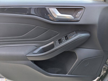 Photo 5 du bon plan FORD Focus 1.0 EcoBoost 155ch mHEV ST-Line occasion à 15490 €