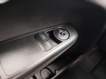 Photo 14 du bon plan FORD Transit Courier VUL 1.5 TDCI 100ch Stop&Start Trend Business occasion à 15624 €