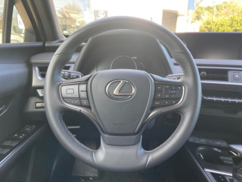 Photo 20 du bon plan LEXUS UX 250h 2WD Premium Edition MY21 occasion à 25590 €