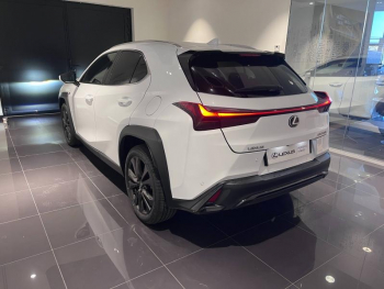 Photo 4 du bon plan LEXUS UX 250h F SPORT Design 2WD occasion à 30480 €