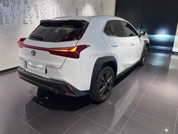 Photo 5 du bon plan LEXUS UX 250h F SPORT Design 2WD occasion à 30480 €