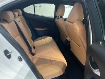 Photo 11 du bon plan LEXUS UX 250h F SPORT Design 2WD occasion à 30480 €