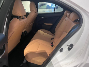 Photo 12 du bon plan LEXUS UX 250h F SPORT Design 2WD occasion à 30480 €