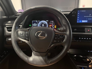 Photo 13 du bon plan LEXUS UX 250h F SPORT Design 2WD occasion à 30480 €