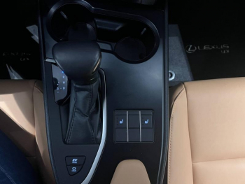 Photo 15 du bon plan LEXUS UX 250h F SPORT Design 2WD occasion à 30480 €