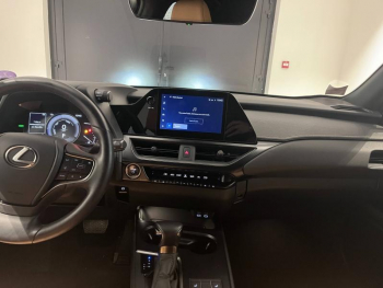 Photo 16 du bon plan LEXUS UX 250h F SPORT Design 2WD occasion à 30480 €