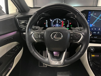 Photo 12 du bon plan LEXUS NX 450h+ F SPORT Executive 4WD MY24 occasion à 53990 €