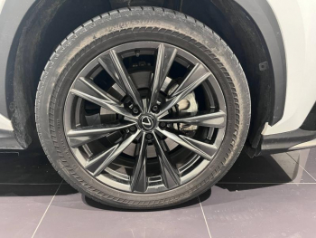 Photo 16 du bon plan LEXUS NX 450h+ F SPORT Executive 4WD MY24 occasion à 53990 €