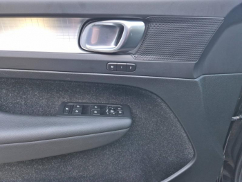 Photo 23 du bon plan VOLVO XC40 D3 AdBlue 150ch Business Geartronic 8 occasion à 23990 €