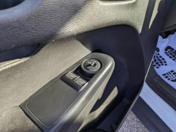 Photo 15 du bon plan FORD Transit Courier VUL 1.0E 100ch Stop&Start Trend occasion à 11900 €