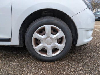 Photo 8 du bon plan DACIA Logan MCV 1.5 dCi 75ch Ambiance Euro6 occasion à 8490 €