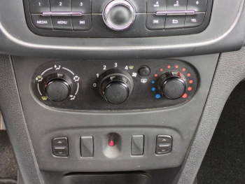 Photo 18 du bon plan DACIA Logan MCV 1.5 dCi 75ch Ambiance Euro6 occasion à 8490 €