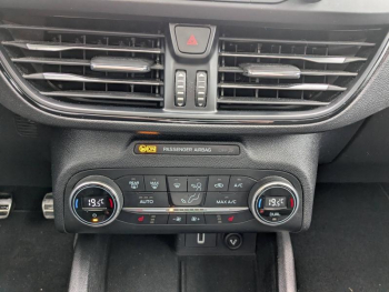 Photo 17 du bon plan FORD Focus 1.0 EcoBoost 125ch ST-Line occasion à 13990 €