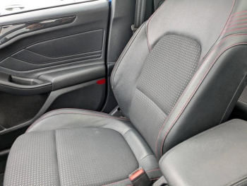 Photo 19 du bon plan FORD Focus 1.0 EcoBoost 125ch ST-Line occasion à 13990 €