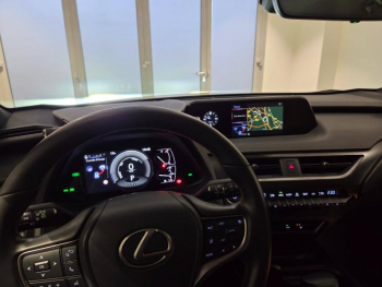 Photo 4 du bon plan LEXUS UX 250h 4WD Luxe Plus MY22 occasion à 26490 €