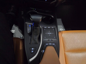 Photo 9 du bon plan LEXUS UX 250h 4WD Luxe Plus MY22 occasion à 26490 €