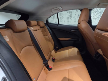 Photo 14 du bon plan LEXUS UX 250h 4WD Luxe Plus MY22 occasion à 26490 €