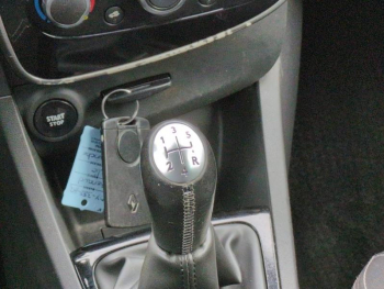 Photo 18 du bon plan RENAULT Clio Estate 1.2 16v 75ch Limited 2015 Euro6 occasion à 7990 €