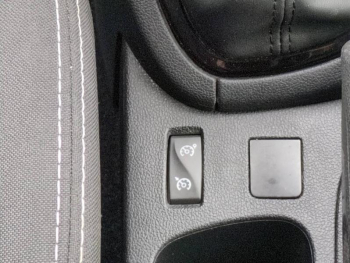 Photo 19 du bon plan RENAULT Clio Estate 1.2 16v 75ch Limited 2015 Euro6 occasion à 7990 €