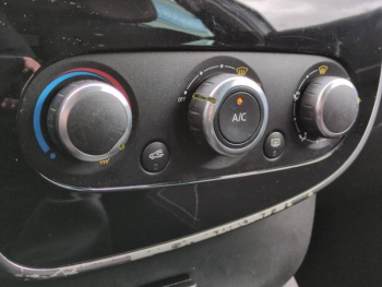 Photo 22 du bon plan RENAULT Clio Estate 1.2 16v 75ch Limited 2015 Euro6 occasion à 7990 €