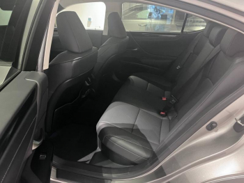 Photo 9 du bon plan LEXUS ES 300h Business MY23 occasion à 41990 €