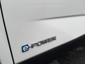 Photo 28 du bon plan NISSAN Qashqai e-POWER 190ch Tekna 2022 occasion à 28490 €