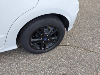 Photo 6 du bon plan FORD Ka+ 1.2 Ti-VCT 85ch S&S White Edition occasion à 9490 €