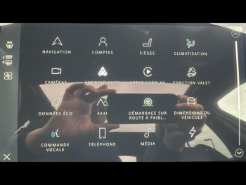 Photo 21 du bon plan LAND-ROVER Discovery Sport P300e 309ch Dynamic SE occasion à 65900 €