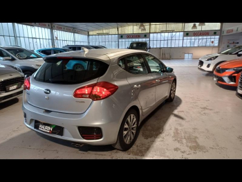 Photo 2 du bon plan KIA Cee'd 1.0 T-GDi 120ch ISG Active occasion à 10900 €