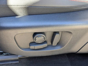 Photo 18 du bon plan LAND-ROVER Discovery Sport P300e R-Dynamic S AWD BVA occasion à 36990 €