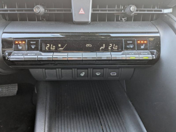 Photo 16 du bon plan TOYOTA C-HR 2.0 Hybride 200ch Design NG23 occasion à 29990 €