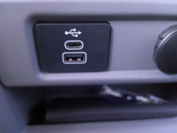 Photo 18 du bon plan FORD Transit Custom Fg VUL 320 L1H1 2.5 Duratec 232ch Hybride rechargeable Limited CVT occasion à 39901 €