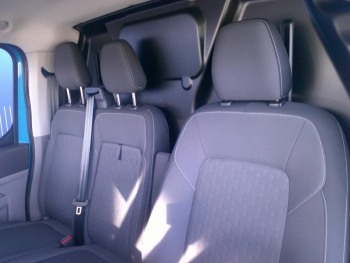 Photo 24 du bon plan FORD Transit Custom Fg VUL 320 L1H1 2.5 Duratec 232ch Hybride rechargeable Limited CVT occasion à 39901 €