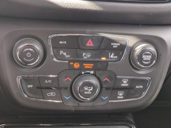 Photo 24 du bon plan JEEP Compass 1.3 GSE T4 150ch Limited 4x2 BVR6 occasion à 18490 €