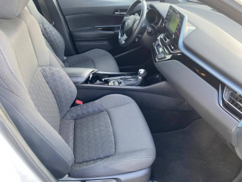 Photo 13 du bon plan TOYOTA C-HR 122h Edition 2WD E-CVT  MC19 occasion à 18990 €