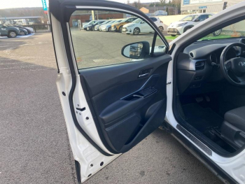 Photo 25 du bon plan TOYOTA C-HR 122h Edition 2WD E-CVT  MC19 occasion à 18990 €