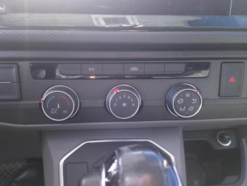 Photo 10 du bon plan VOLKSWAGEN Transporter Fg VUL 2.8T L1H1 2.0 TDI 150ch Business Plus DSG7 occasion à 32000 €