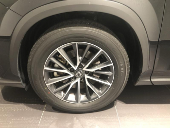 Photo 17 du bon plan LEXUS NX 450h+ Luxe 4WD Pack Design occasion à 48990 €